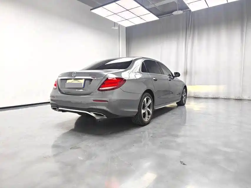 Mercedes-Benz E-Class — миниатюра 7