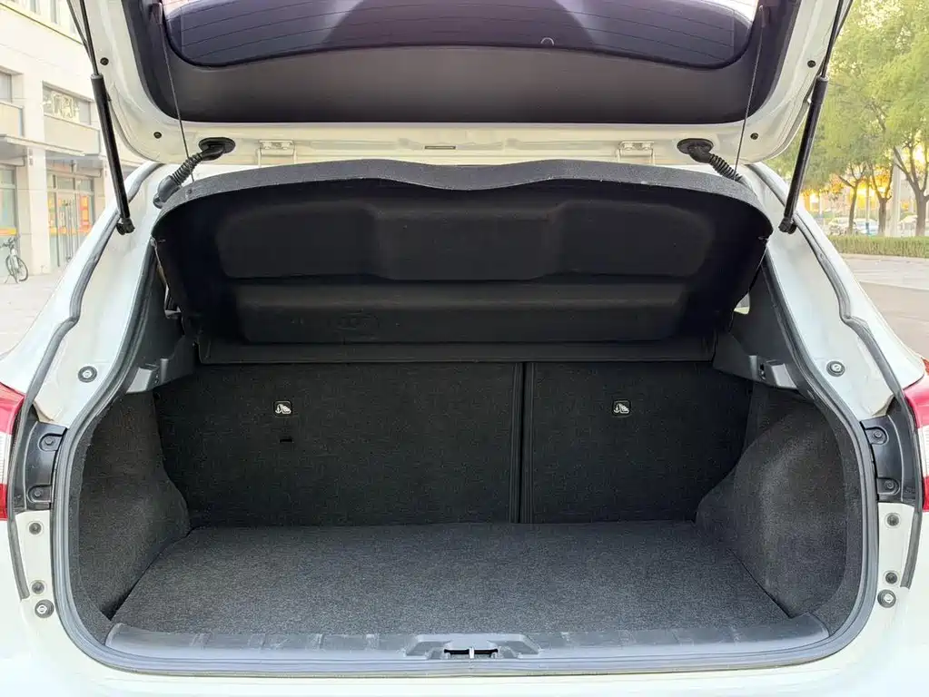 Nissan Qashqai — миниатюра 13