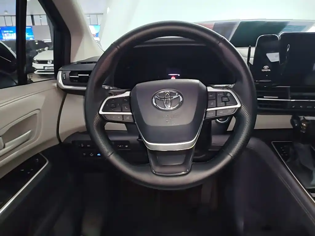 Toyota Granvia — миниатюра 11