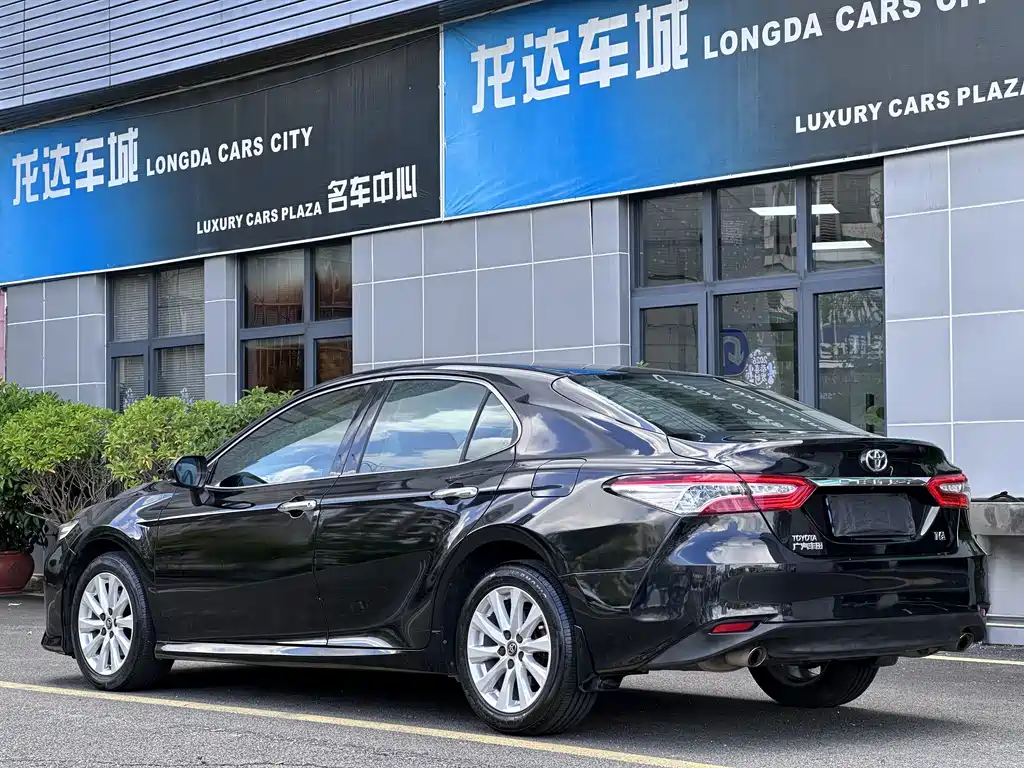 Toyota Camry — миниатюра 12