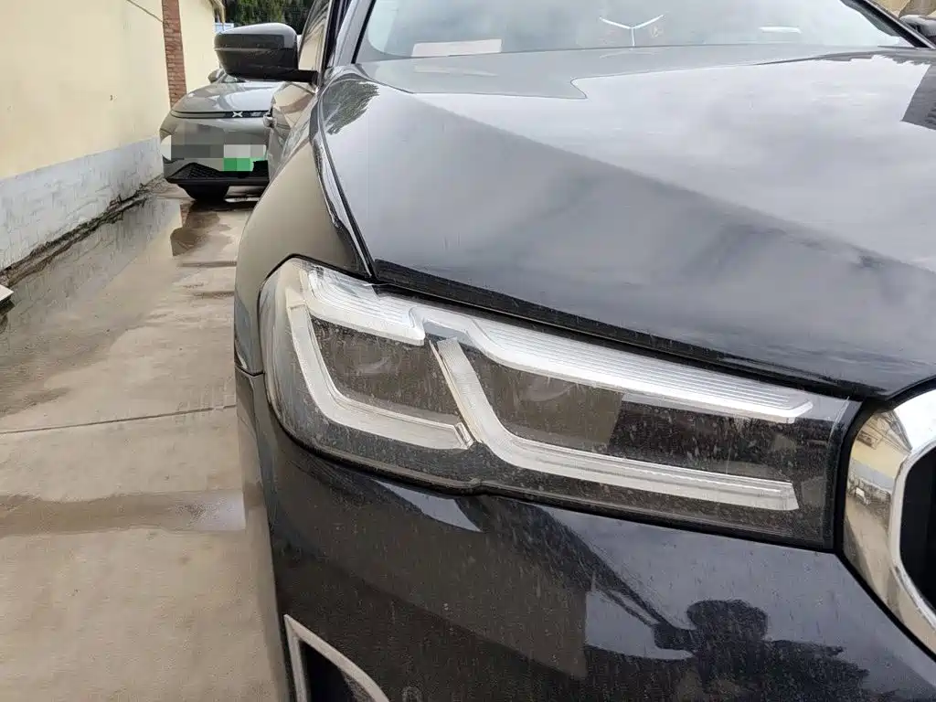 BMW 5 Series New Energy — миниатюра 7