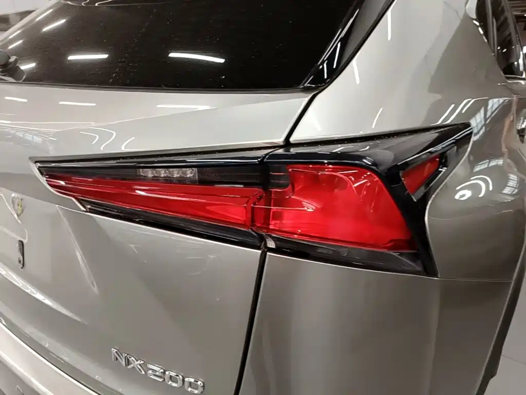 Lexus NX — миниатюра 8