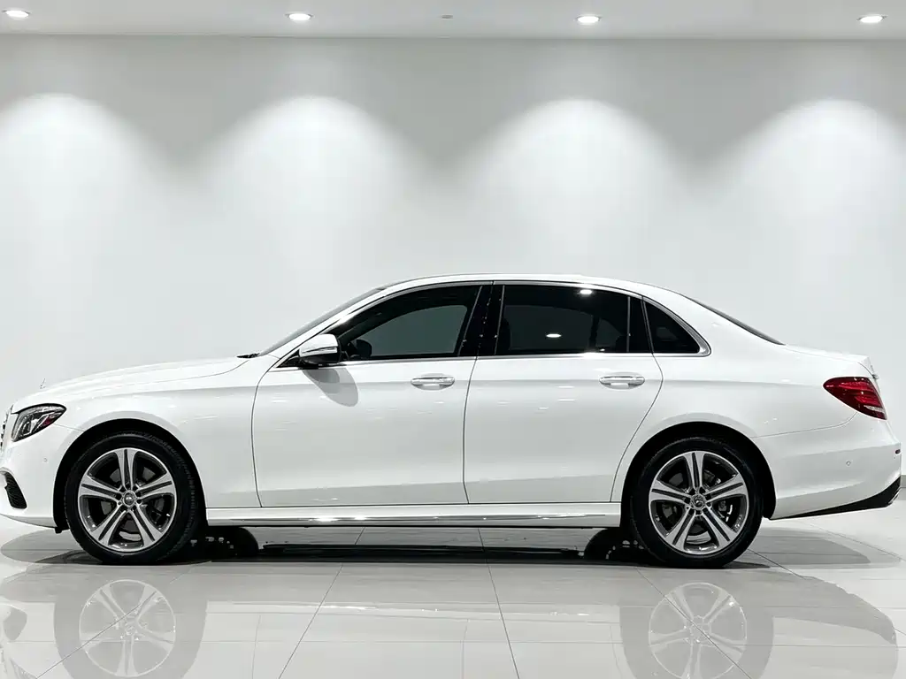 Mercedes-Benz E-Class — миниатюра 5