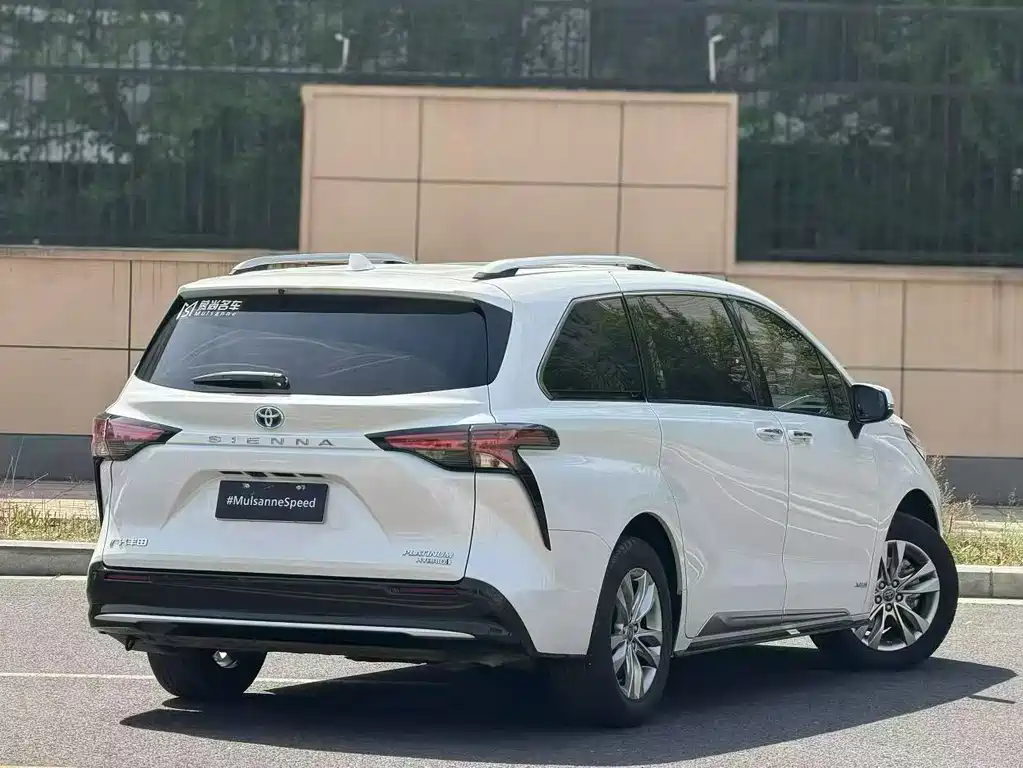 Toyota Sienna — миниатюра 4