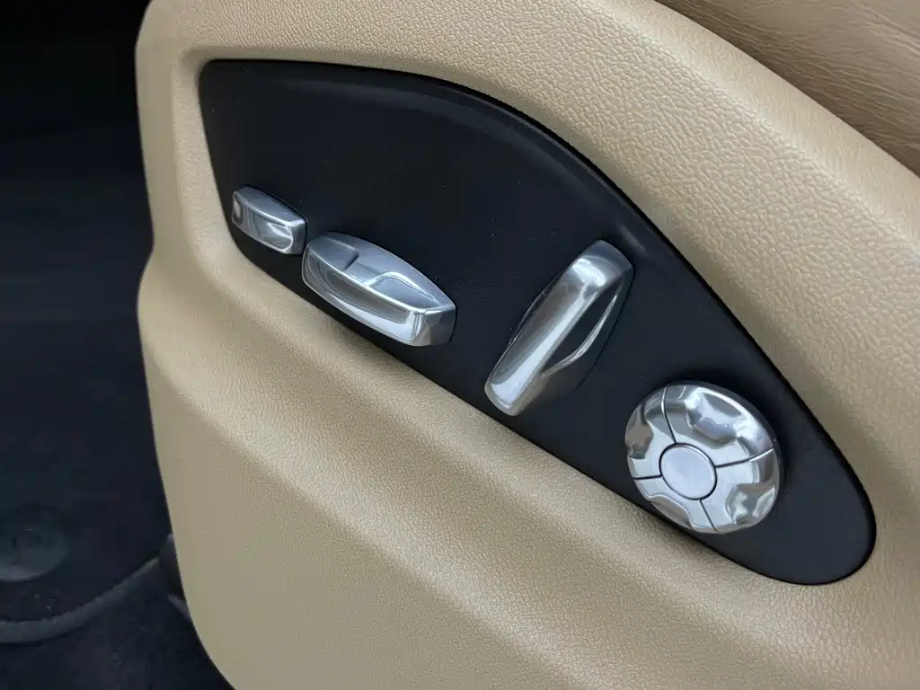 Porsche Cayenne — миниатюра 8