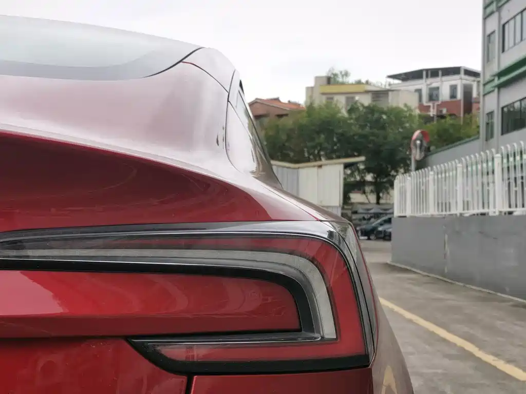 Tesla Model 3 — миниатюра 14