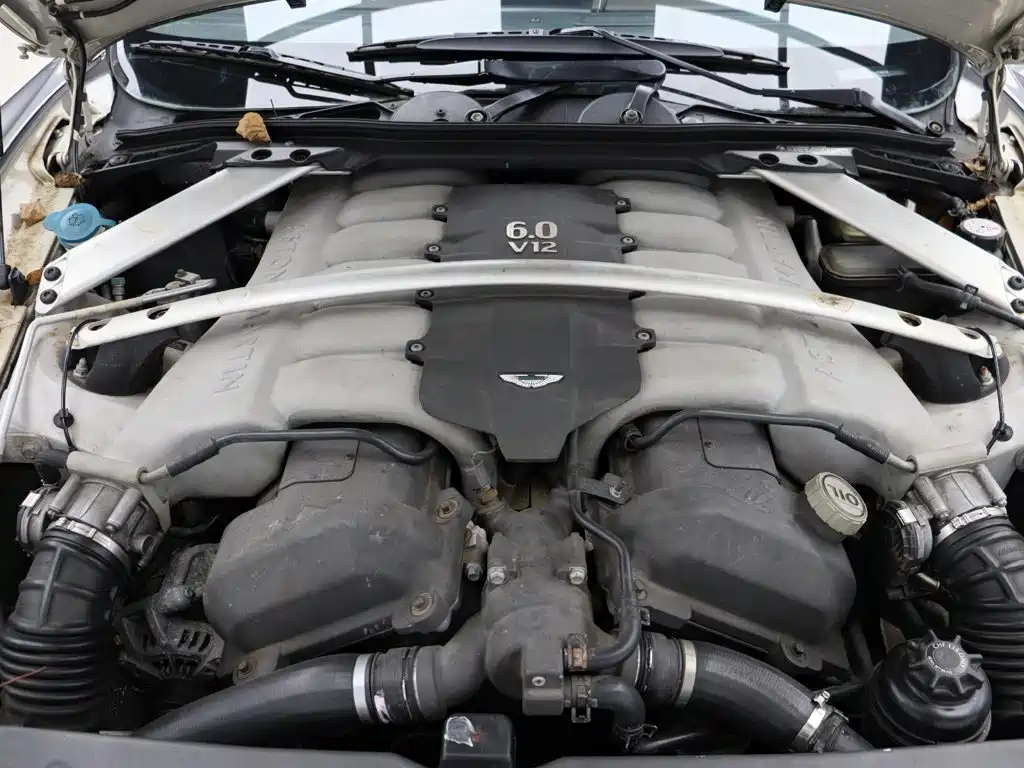 Aston Martin Rapide — миниатюра 16
