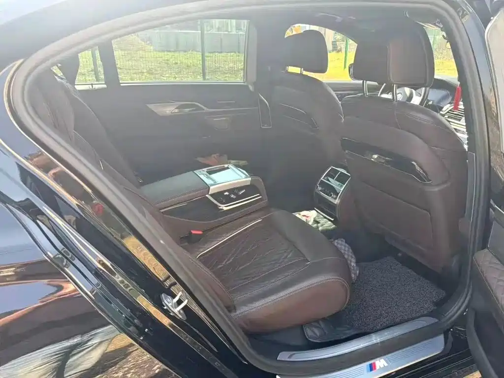 BMW 7 Series — миниатюра 5