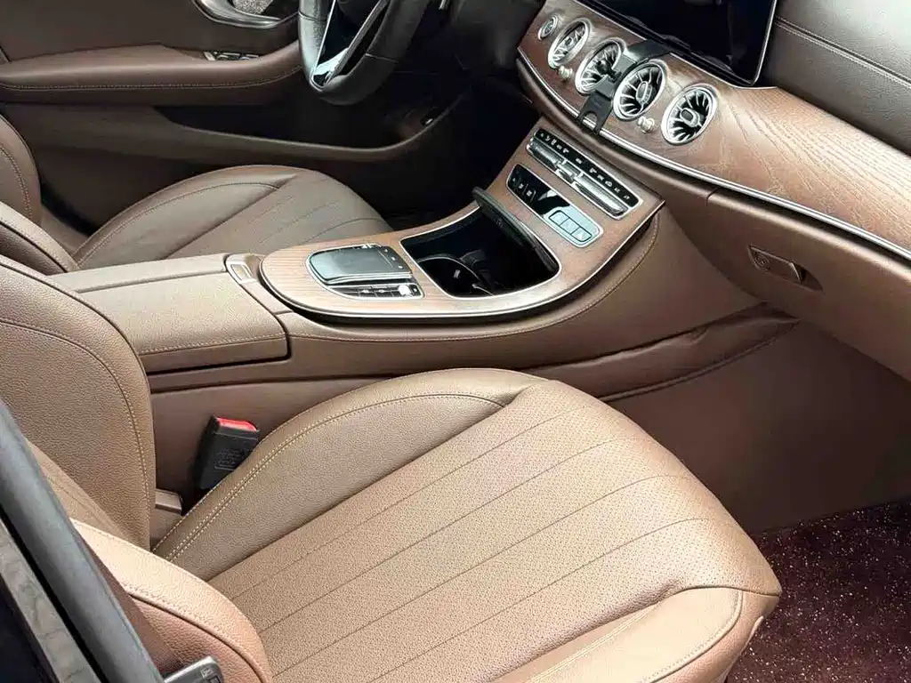 Mercedes-Benz E-Class — миниатюра 4
