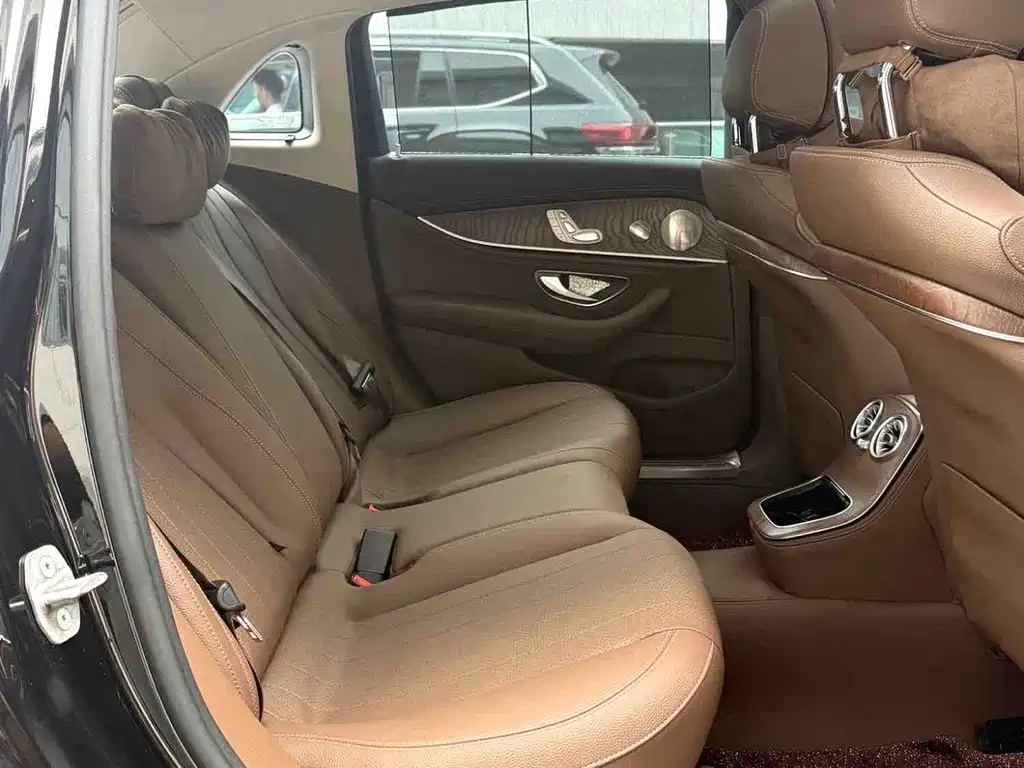 Mercedes-Benz E-Class — миниатюра 5