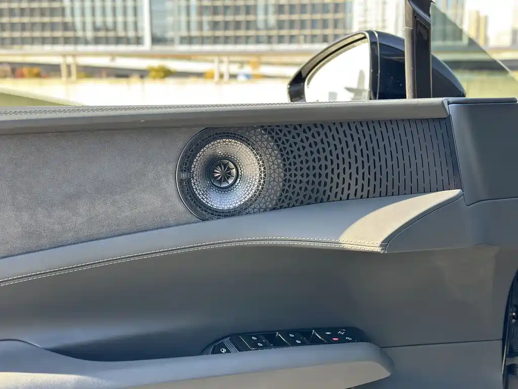 LOTUS SPORTS CAR EMEYA FLOWERS