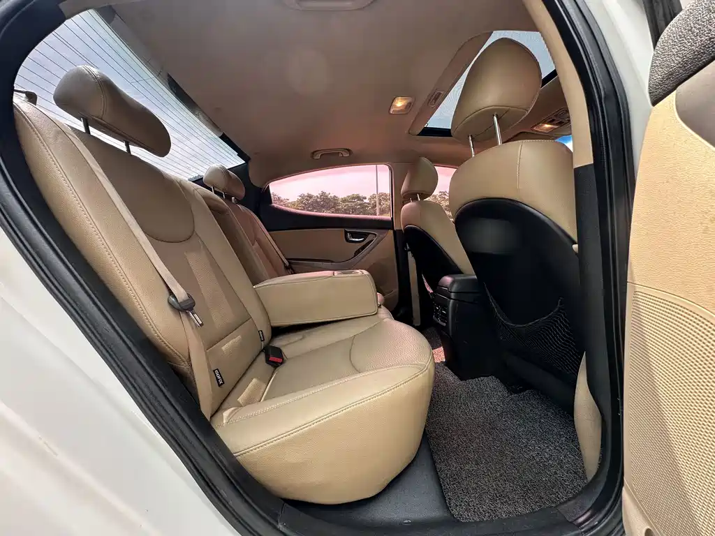 Hyundai Elantra Langdong — миниатюра 13