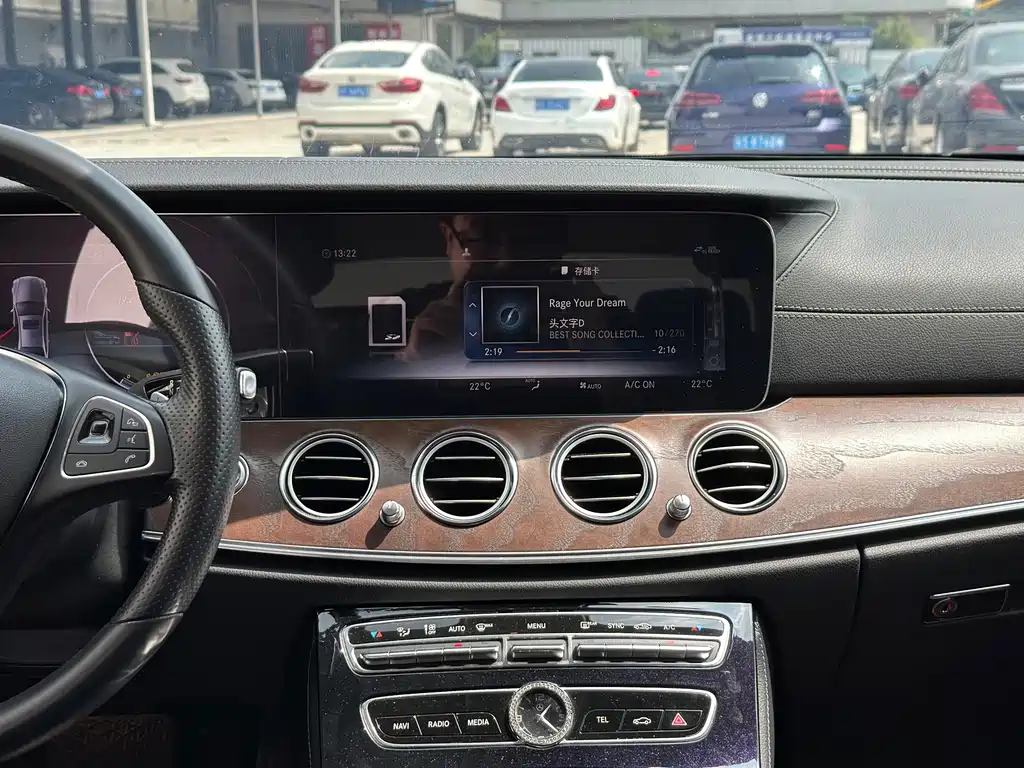 Mercedes-Benz E-Class — миниатюра 11