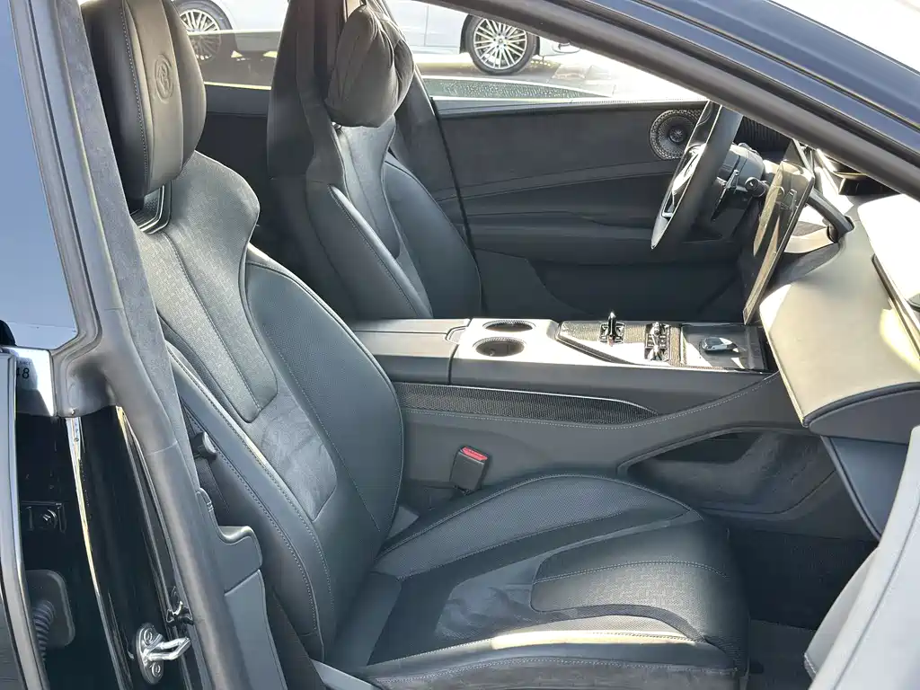 LOTUS SPORTS CAR EMEYA FLOWERS