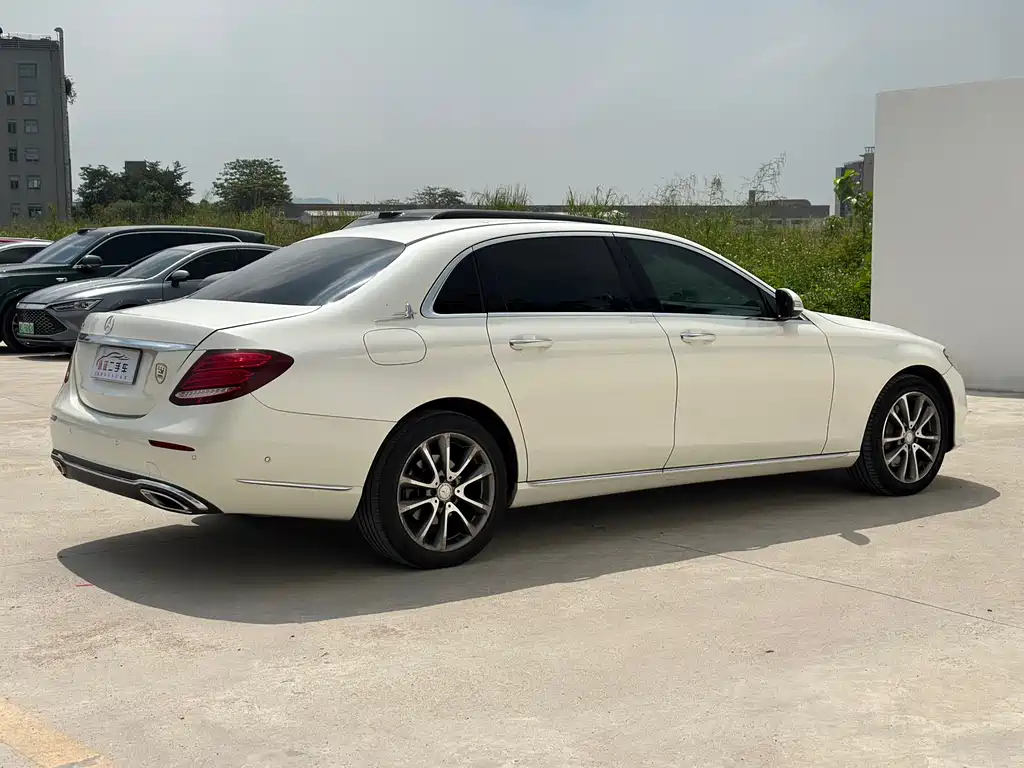 Mercedes-Benz E-Class — миниатюра 18