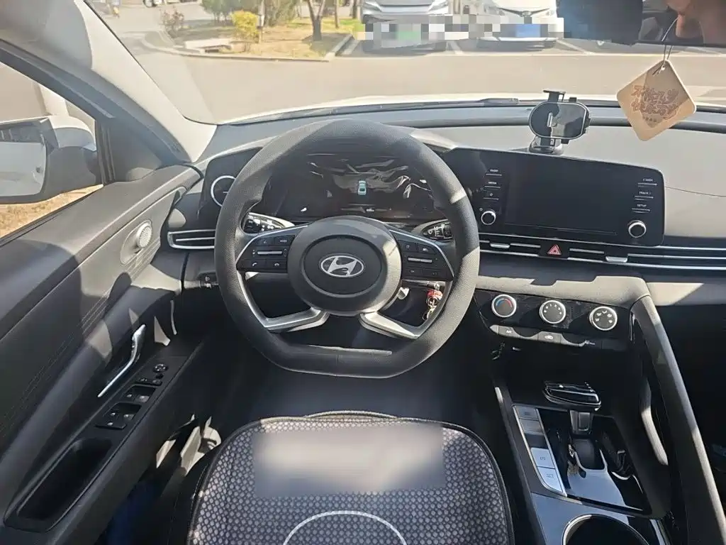 Hyundai Elantra — миниатюра 6