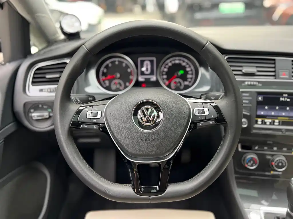 Volkswagen Golf — миниатюра 12