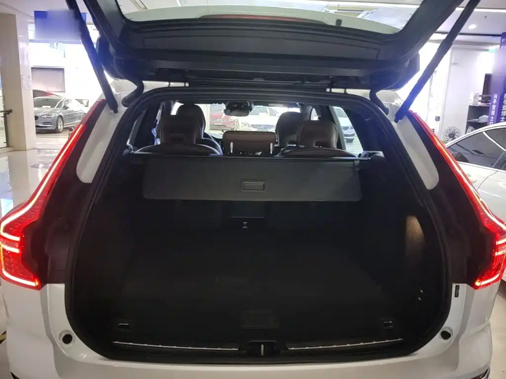 Volvo XC60 PHEV — миниатюра 19