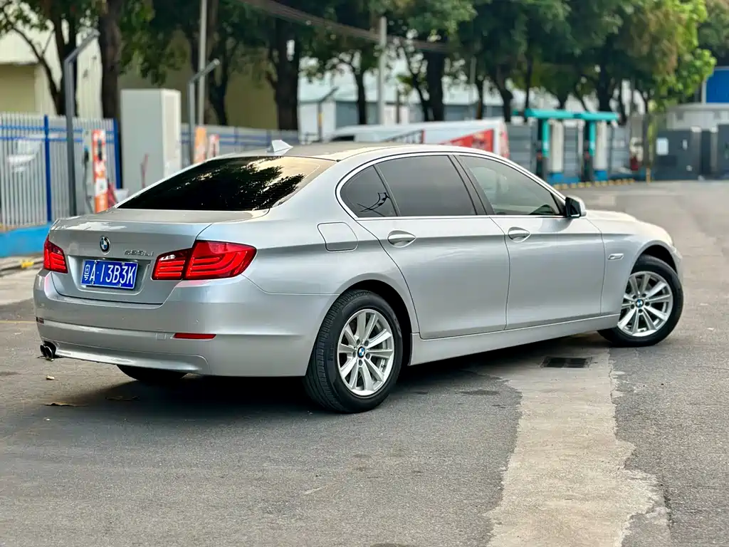 BMW 5 Series — миниатюра 3