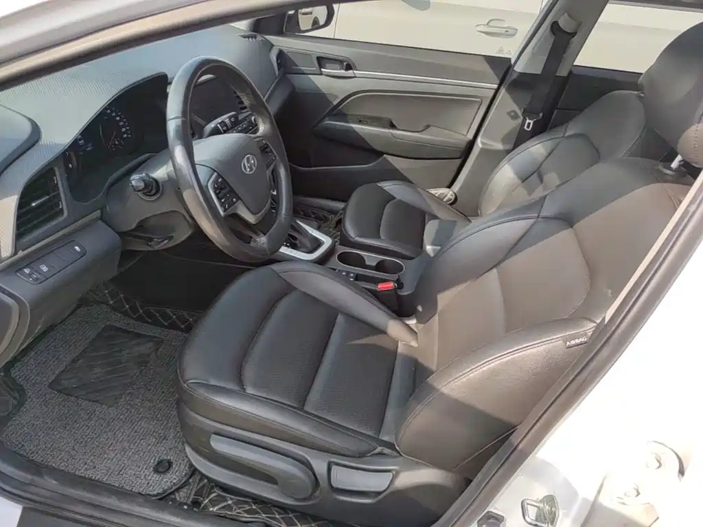 Hyundai Elantra — миниатюра 15