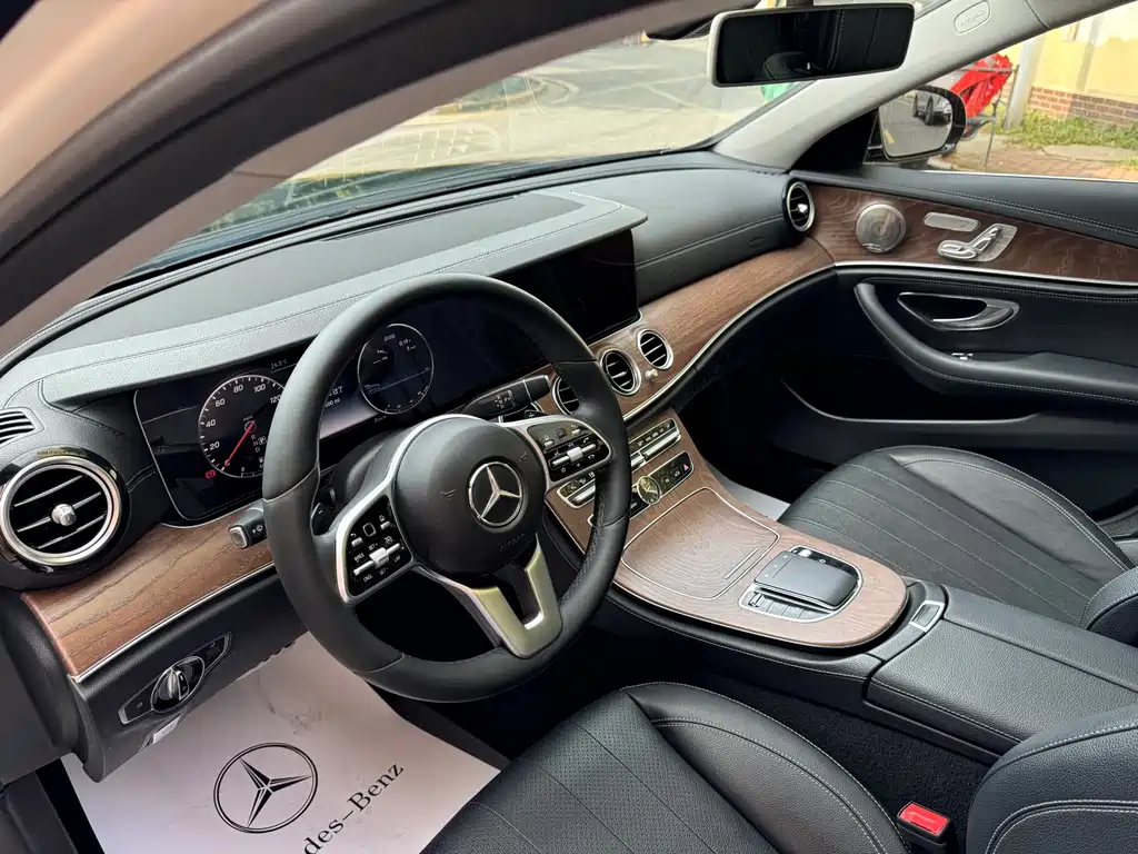 Mercedes-Benz E-Class — миниатюра 5