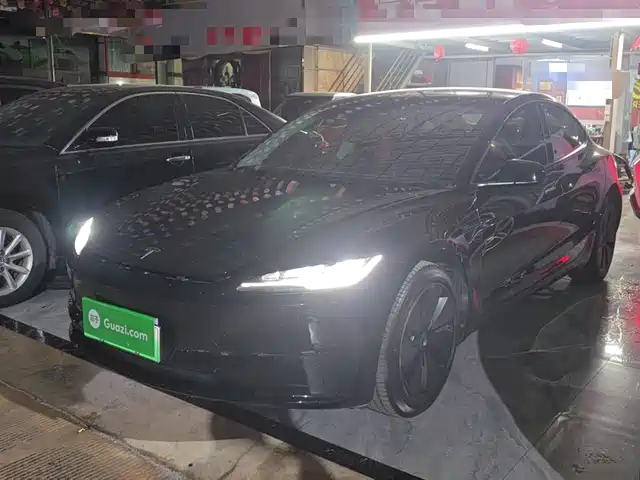 TESLA MODEL 3 2024