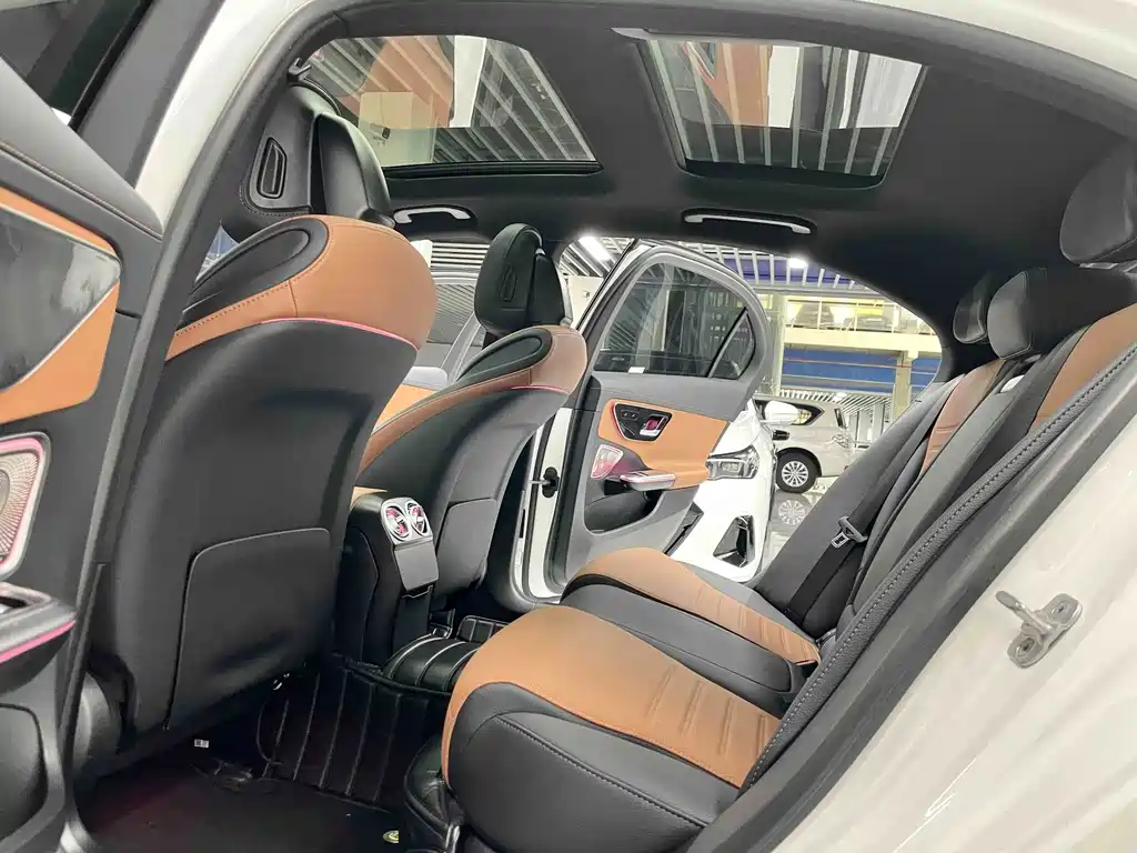 Mercedes-Benz C-Class — миниатюра 7