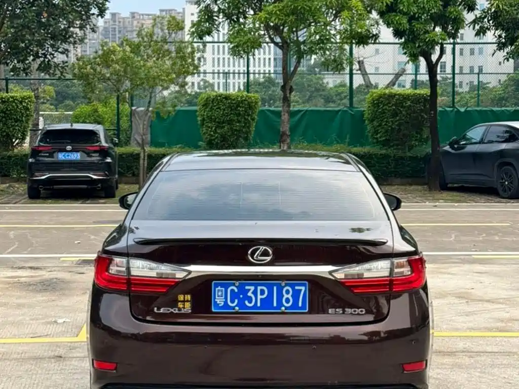 Lexus ES — миниатюра 8