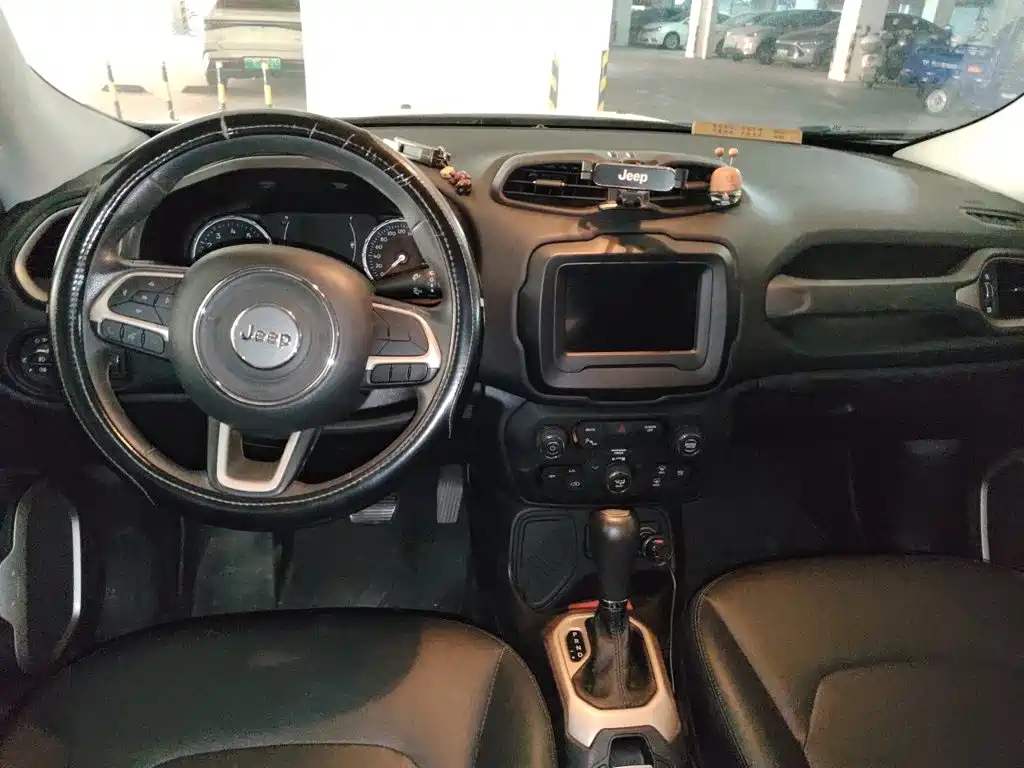 Jeep Renegade — миниатюра 5