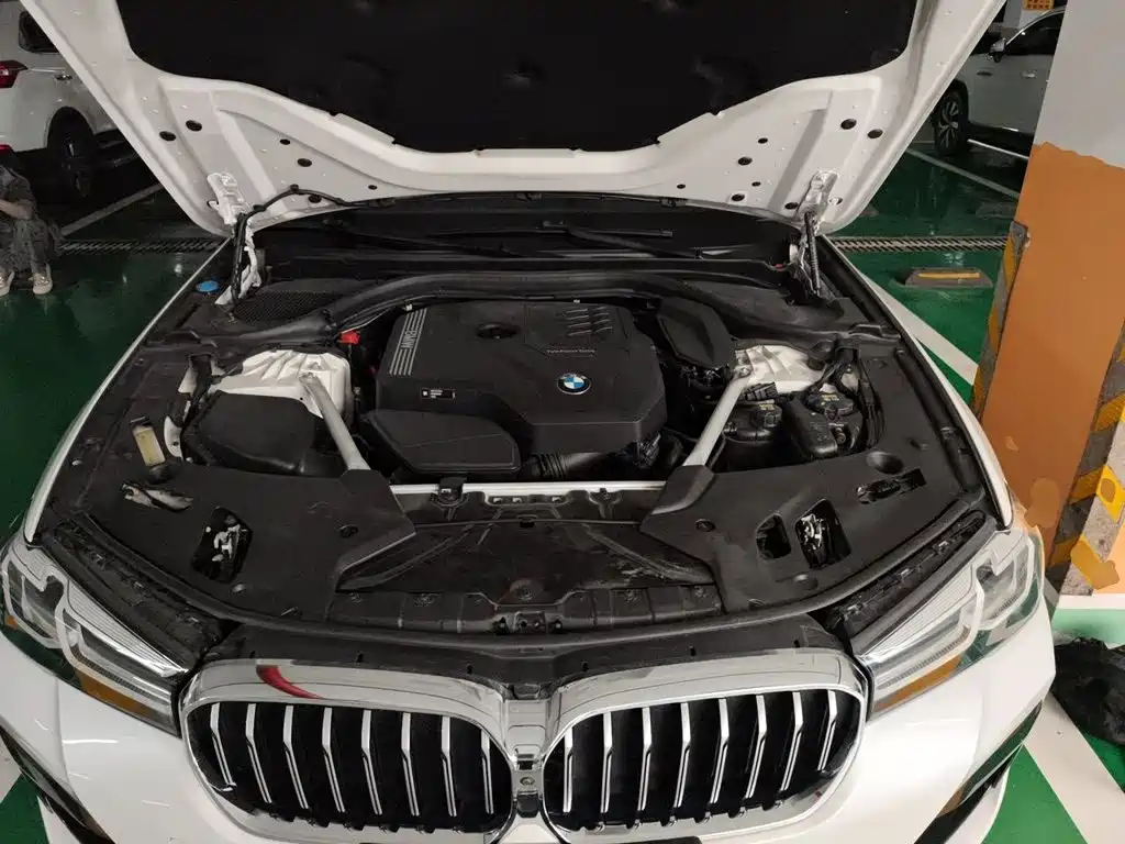BMW 5 Series — миниатюра 11