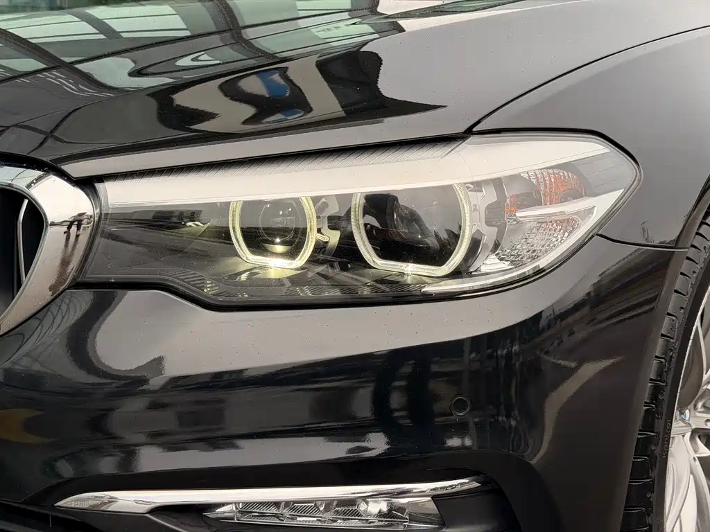 BMW 5 Series — миниатюра 8