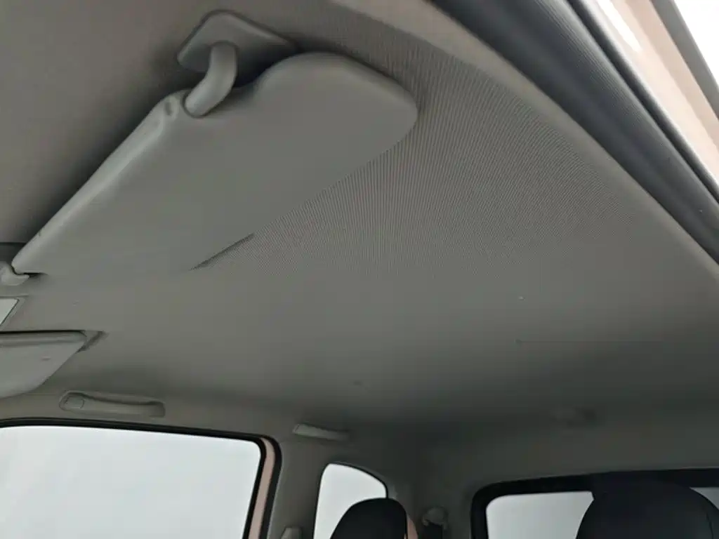 Wuling MINIEV — миниатюра 10