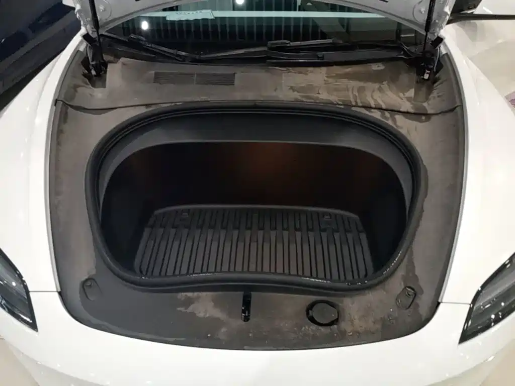 Tesla Model 3 — миниатюра 20