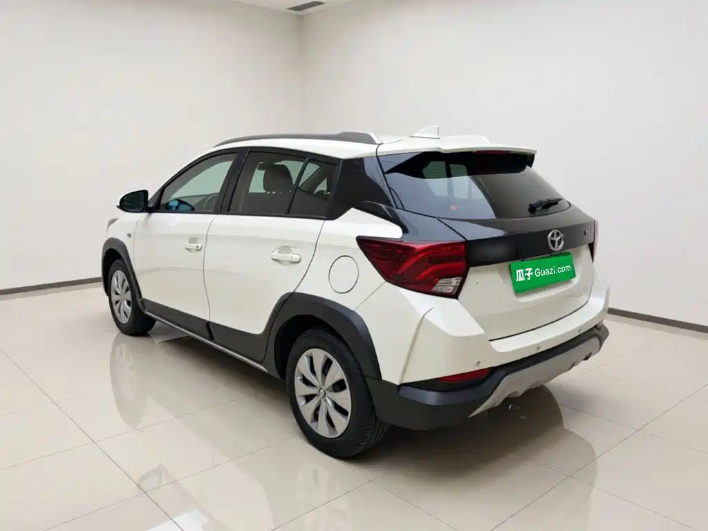 Toyota Yaris L — миниатюра 5