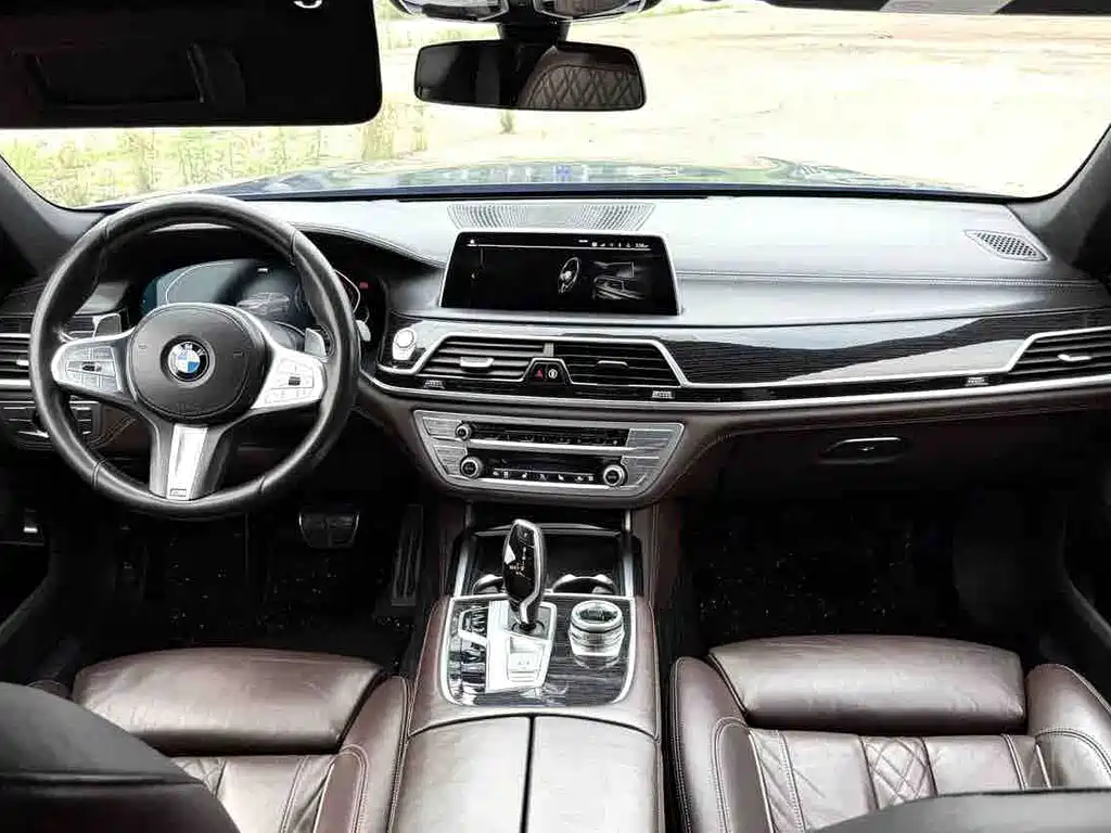 BMW 7 Series — миниатюра 8