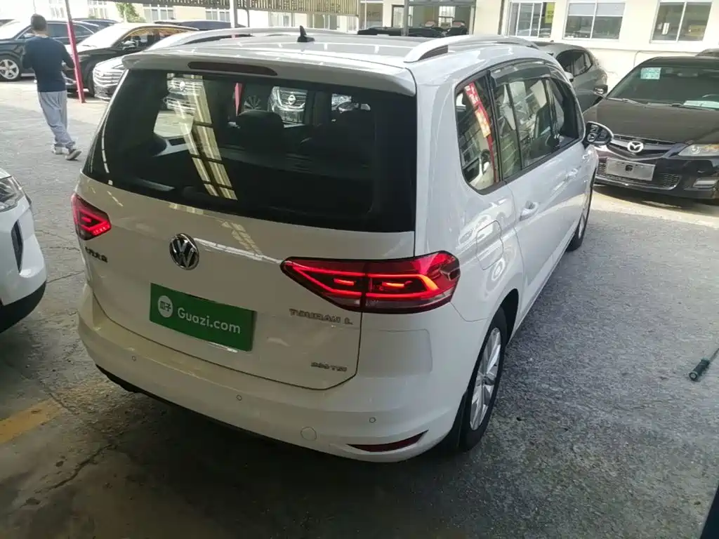 Volkswagen Touran — миниатюра 7