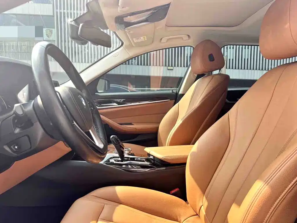 BMW 5 Series — миниатюра 7