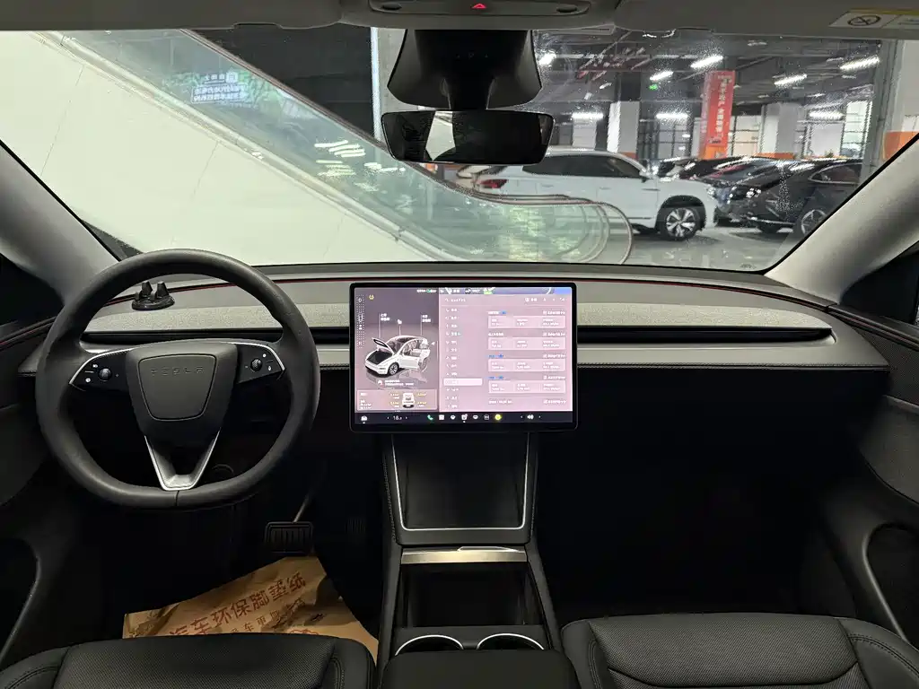 Tesla Model Y — миниатюра 12