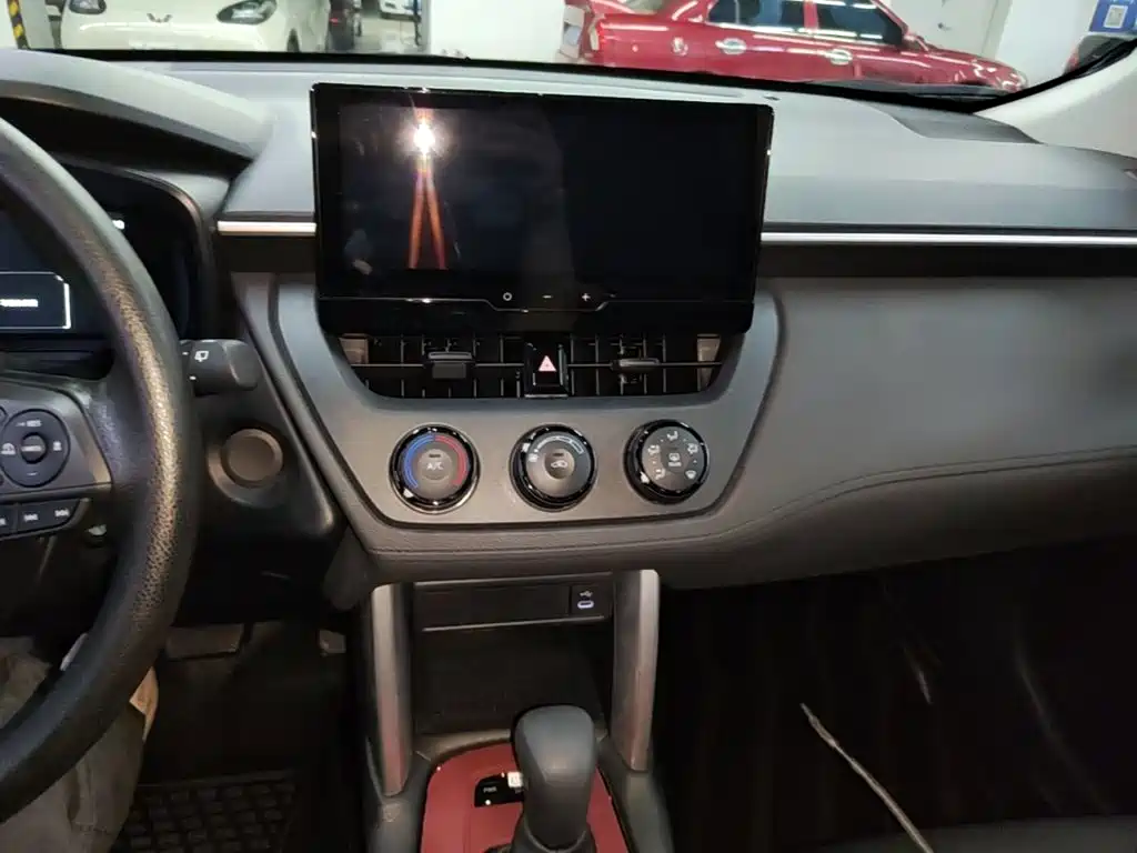 Toyota Corolla Cross — миниатюра 13