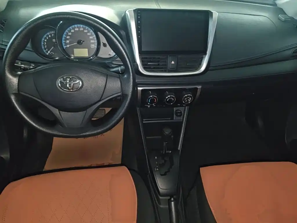 Toyota Yaris L — миниатюра 10