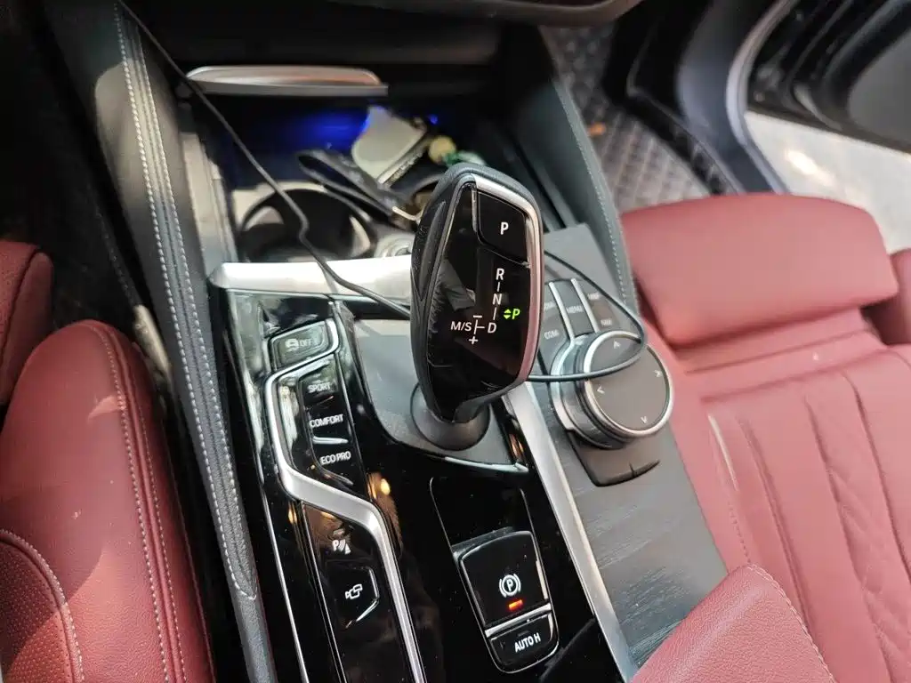 BMW 5 Series — миниатюра 7