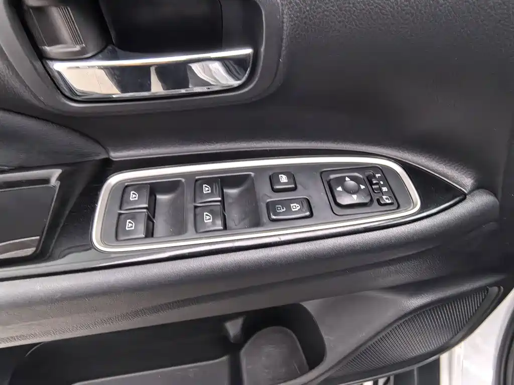Mitsubishi Outlander — миниатюра 9