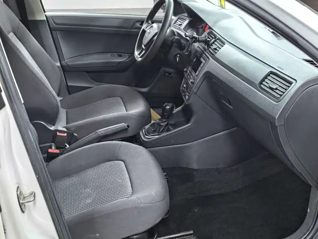 Volkswagen Santana — миниатюра 9