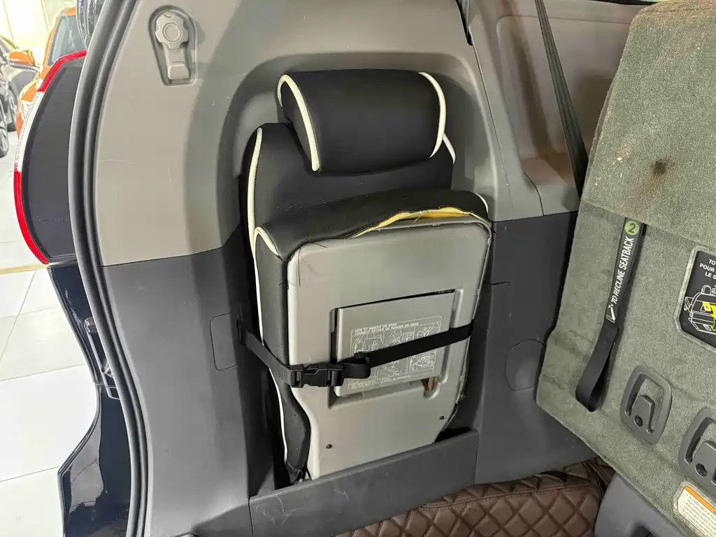 Toyota Sienna — миниатюра 10