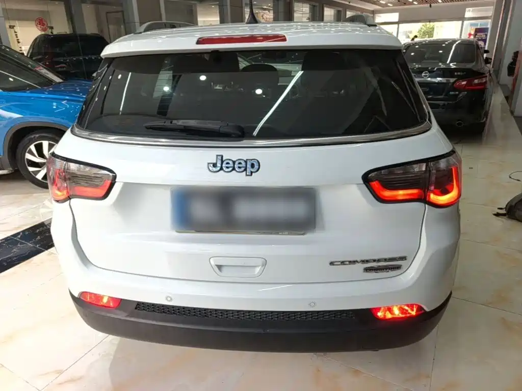 Jeep Compass — миниатюра 6
