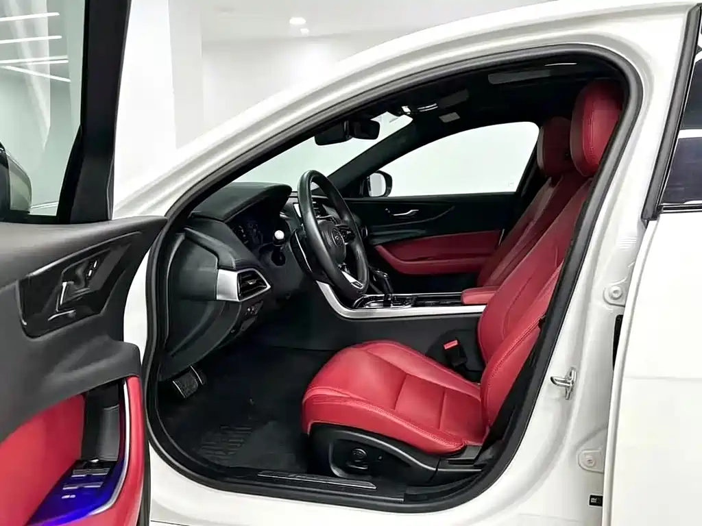 Jaguar XEL — миниатюра 4