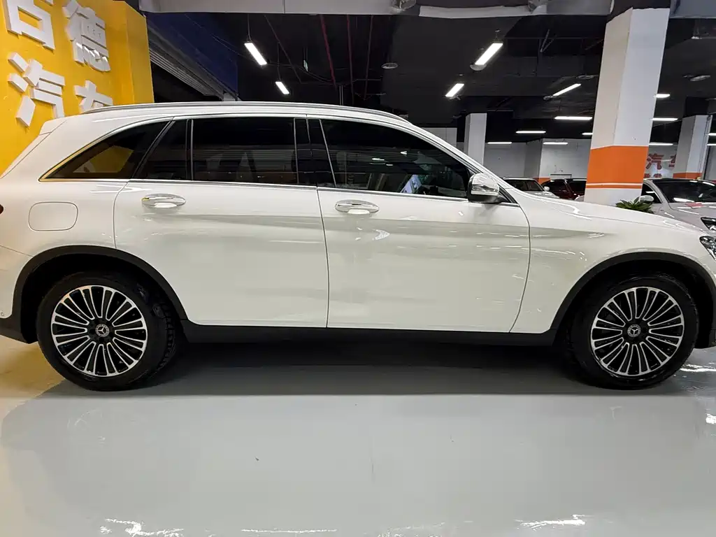 MERCEDES-BENZ GLC