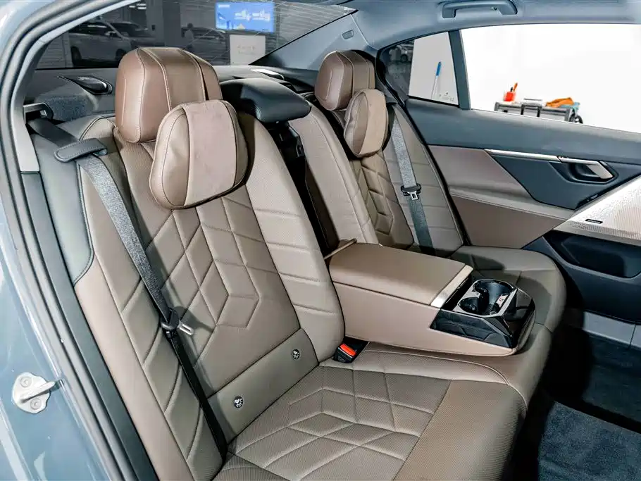BMW 5 Series — миниатюра 22