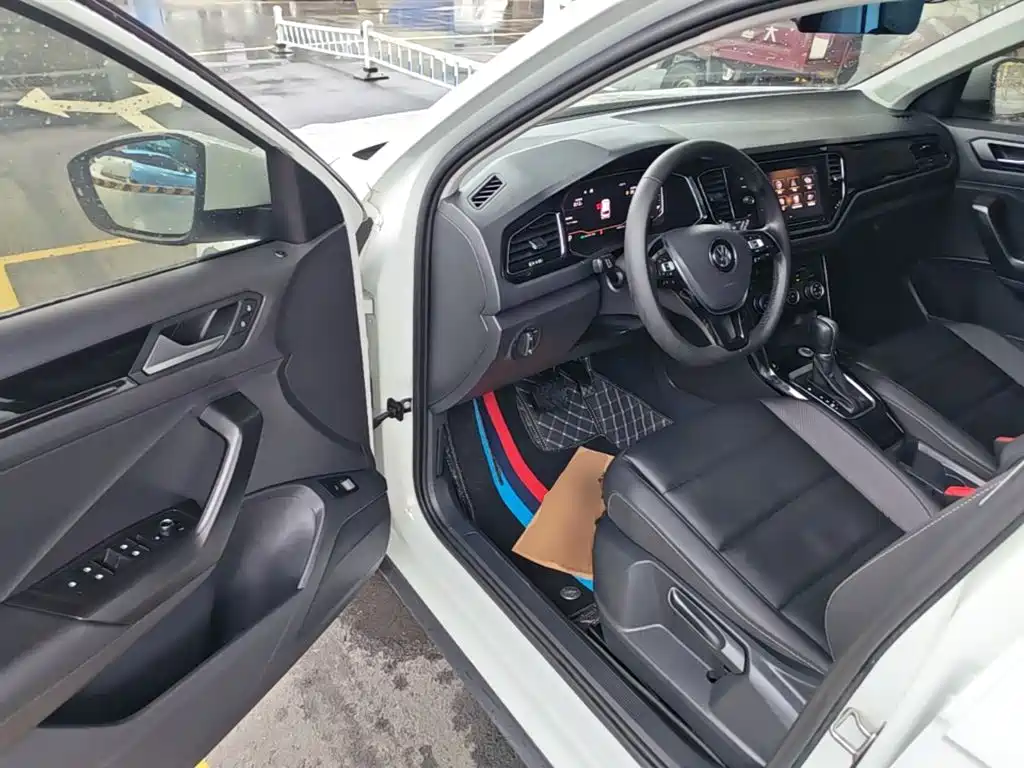 Volkswagen T-Roc — миниатюра 16