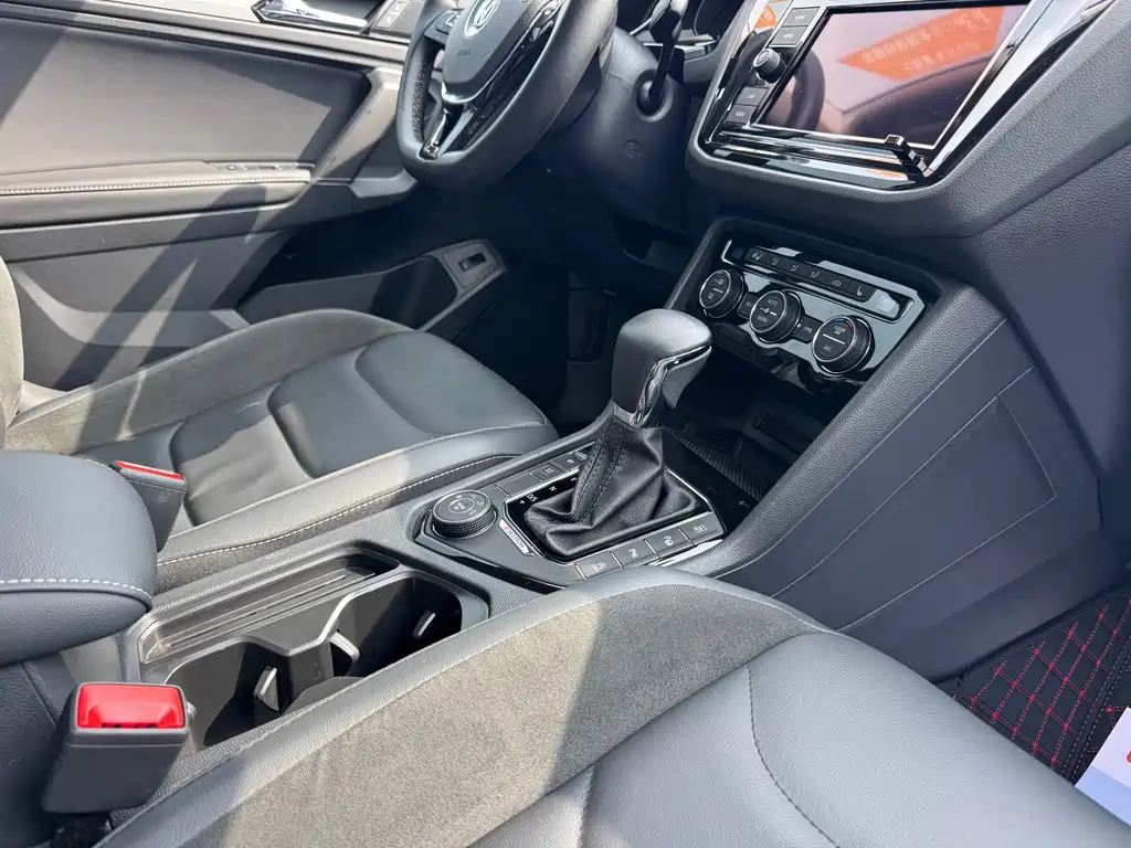 Volkswagen Tiguan L — миниатюра 17